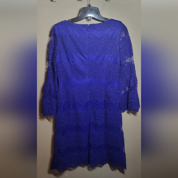 Eliza j 2 royal blue floral lace overlay linned, unlined lace bell sleeves shift - Picture 5 of 9